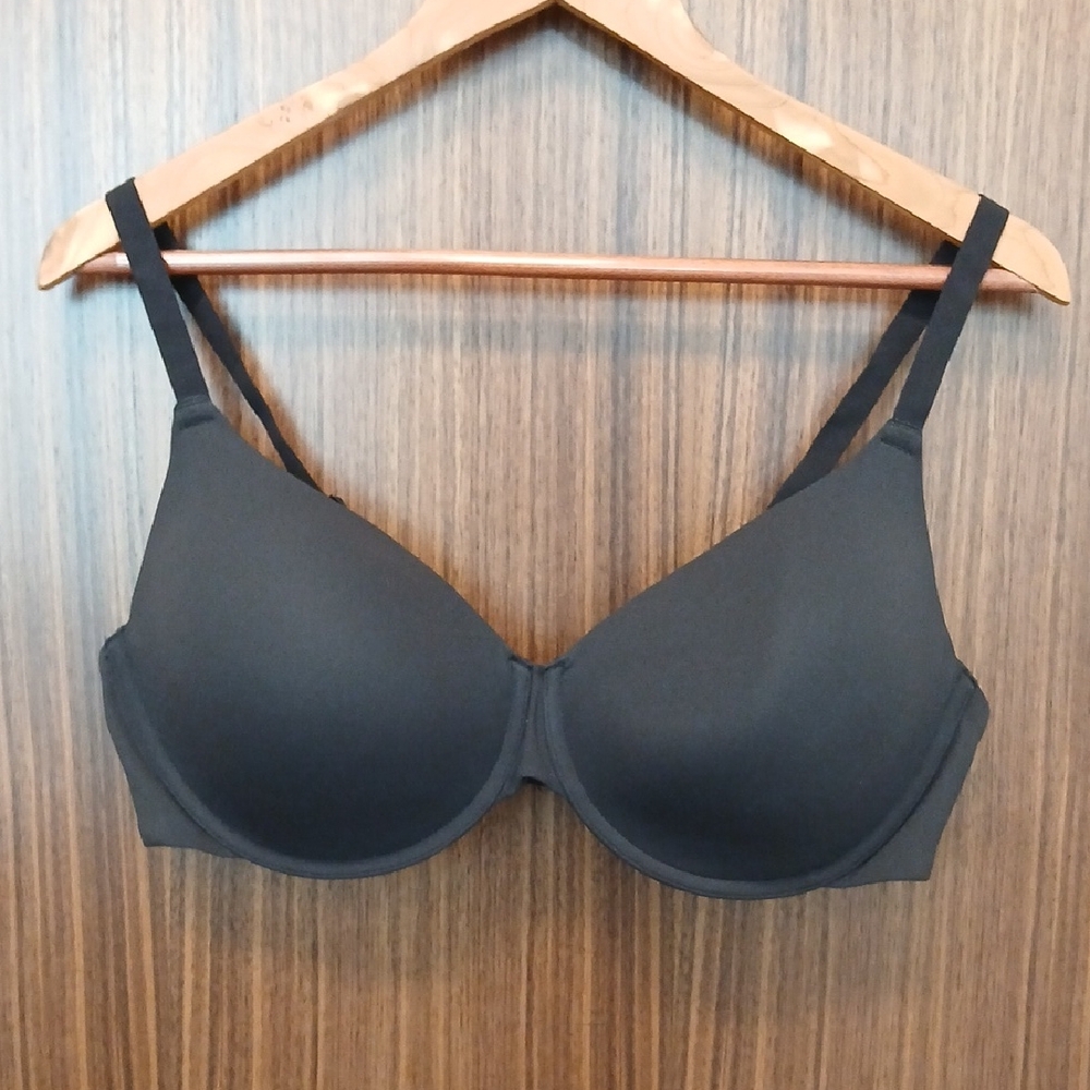 SKIMS Molded Cup Bra SZ 42B